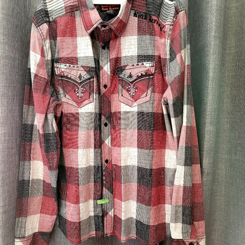 Men's Long sleeve button up shirt.